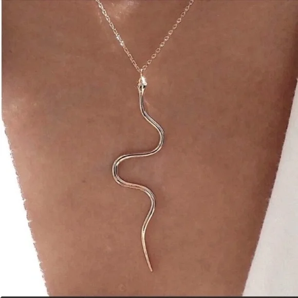 Last one! Best seller! 5 stars! Gold Snake chain necklace - Picture 1 of 5